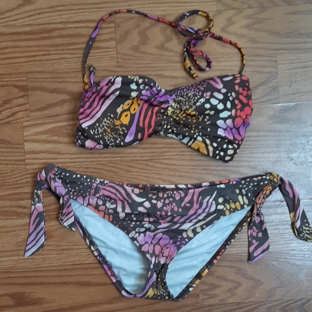 Cute animal print bikini. Q2